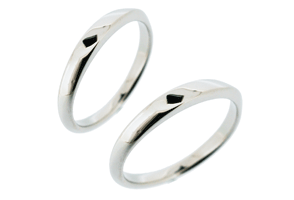 ピカピカの結婚指輪
