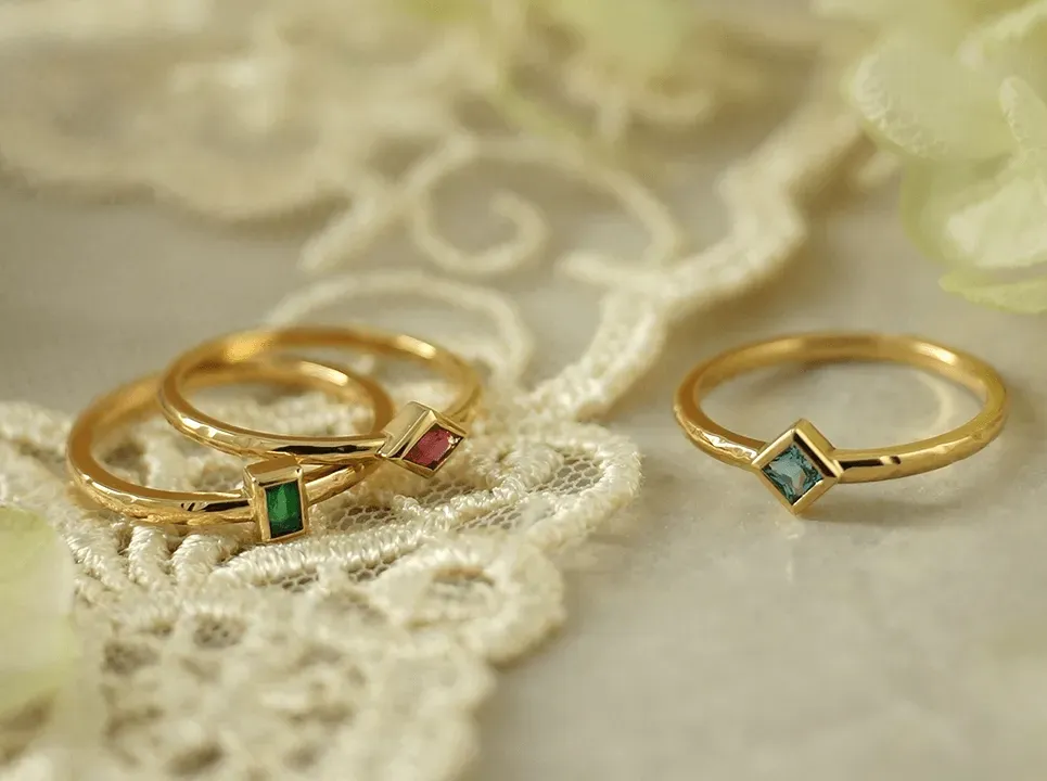 カラーストーンカジュアルデザイン