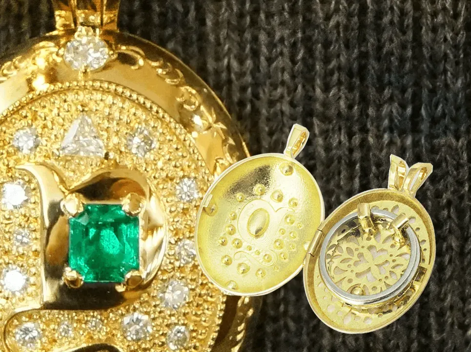 イニシャルロケットペンダント