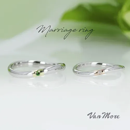 プラチナベースにグリーン＆ピンクゴールド