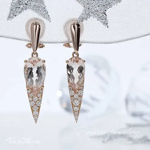 モルガナイトのイヤリング