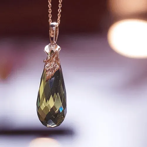 一粒のグリーンアンバー