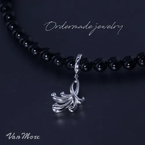 黒珊瑚のネックレスのイメージを変えて