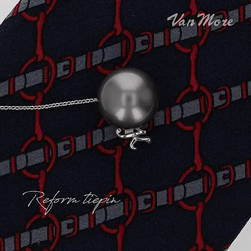 黒蝶真珠タイピンのプレゼント