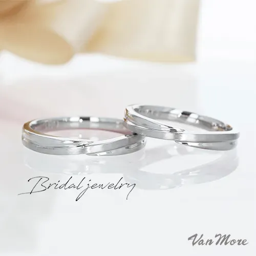 重なるマリッジリング