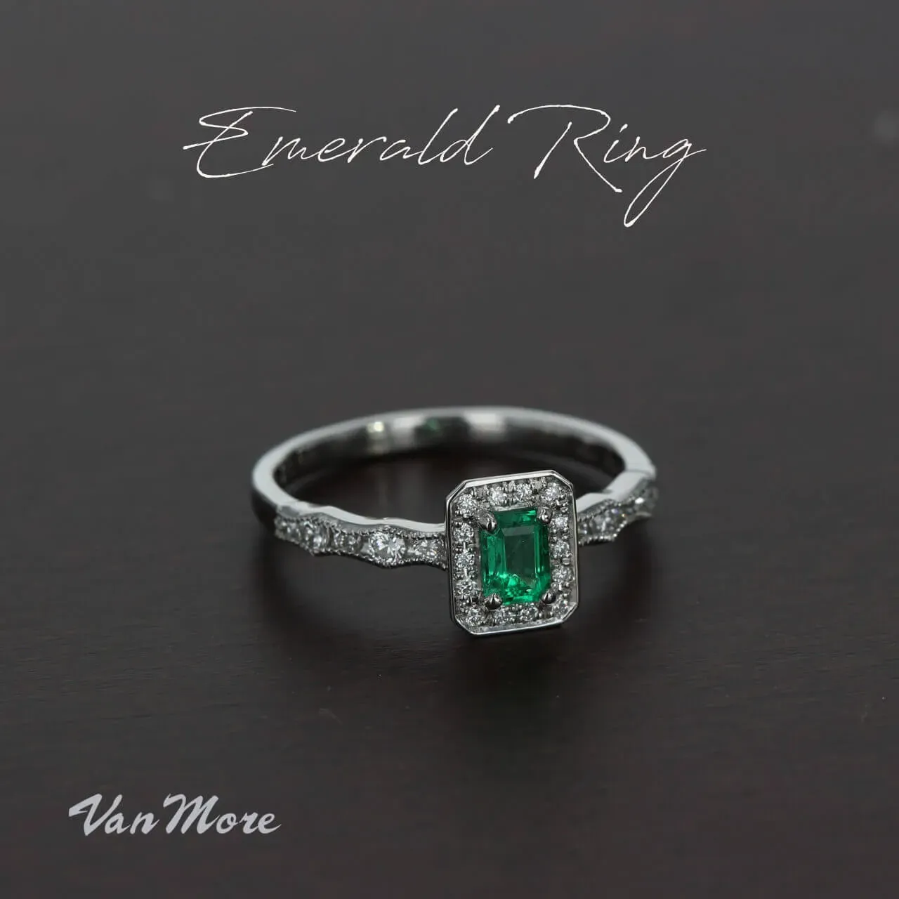 プラチナエメラルドリング