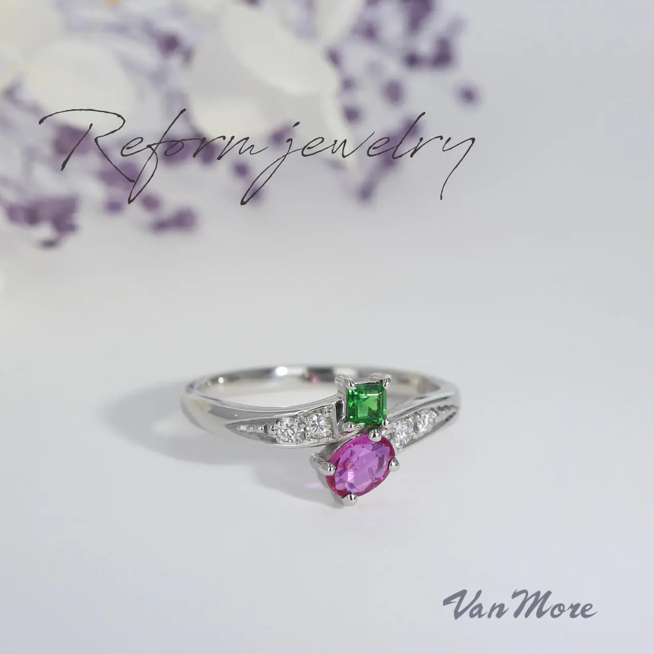 ２つの宝石でピンキーリング