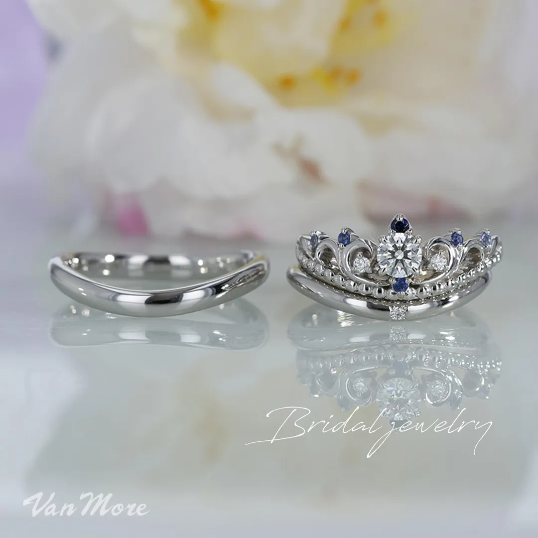 ティアラ型のエンゲージリングと重ね付け