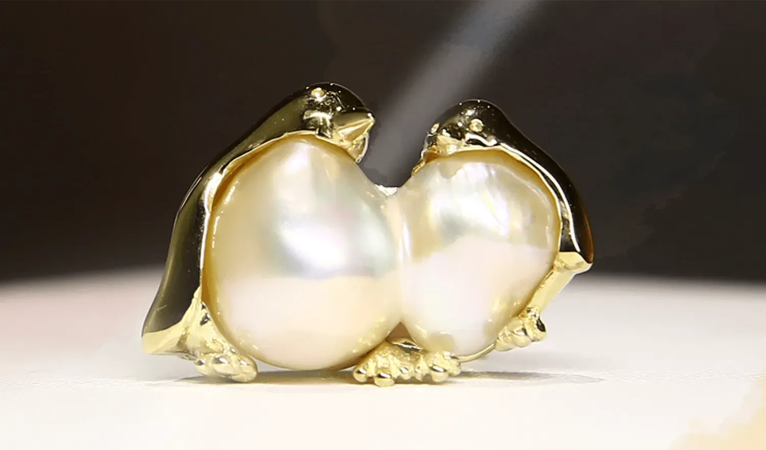 バロックパールブローチ