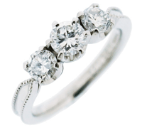 ダイヤ３個あわせた指輪